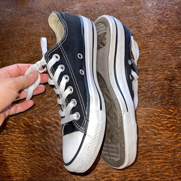 Black low top Converse - Picture 2 of 3